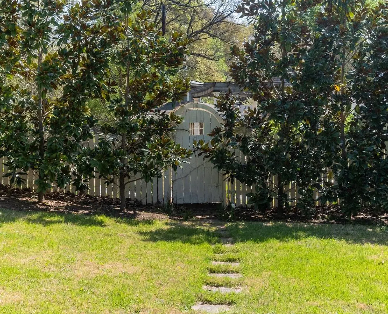 Вилла Classic Central Memphis Four Bedroom Home