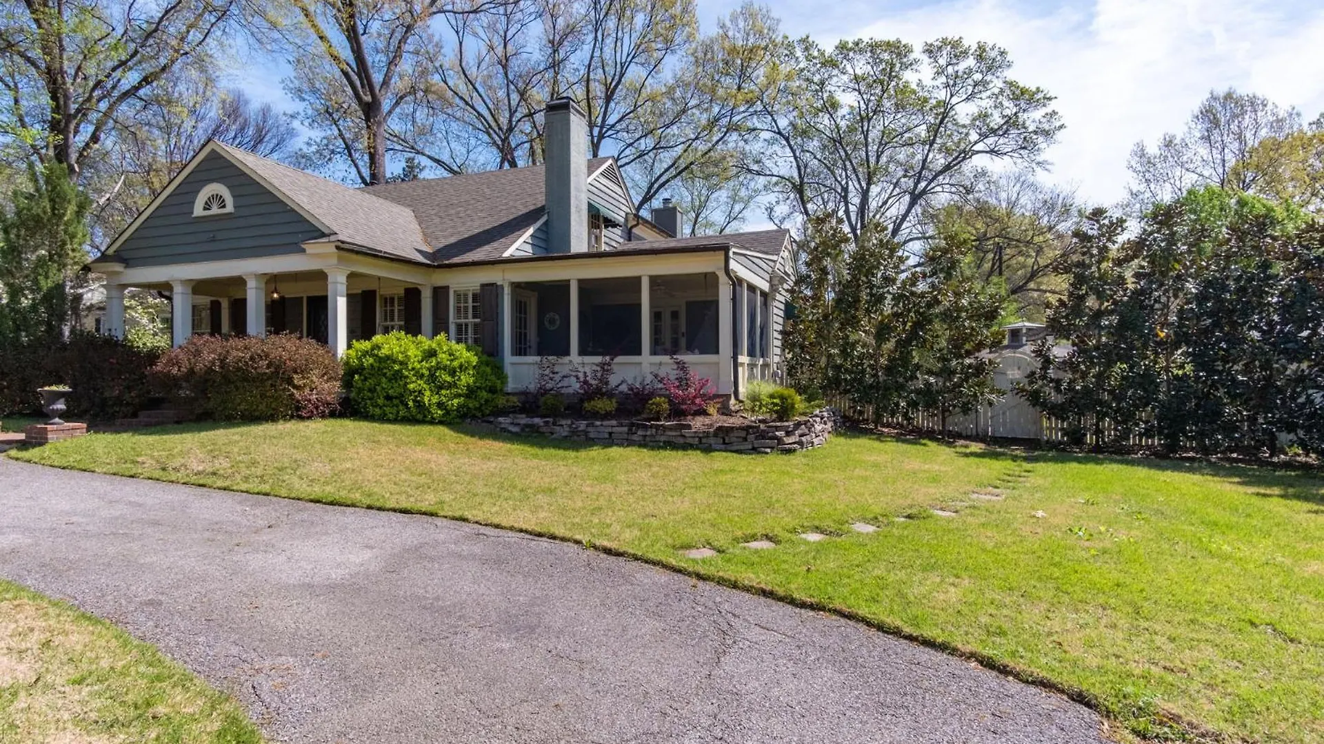 Classic Central Memphis Four Bedroom Home США