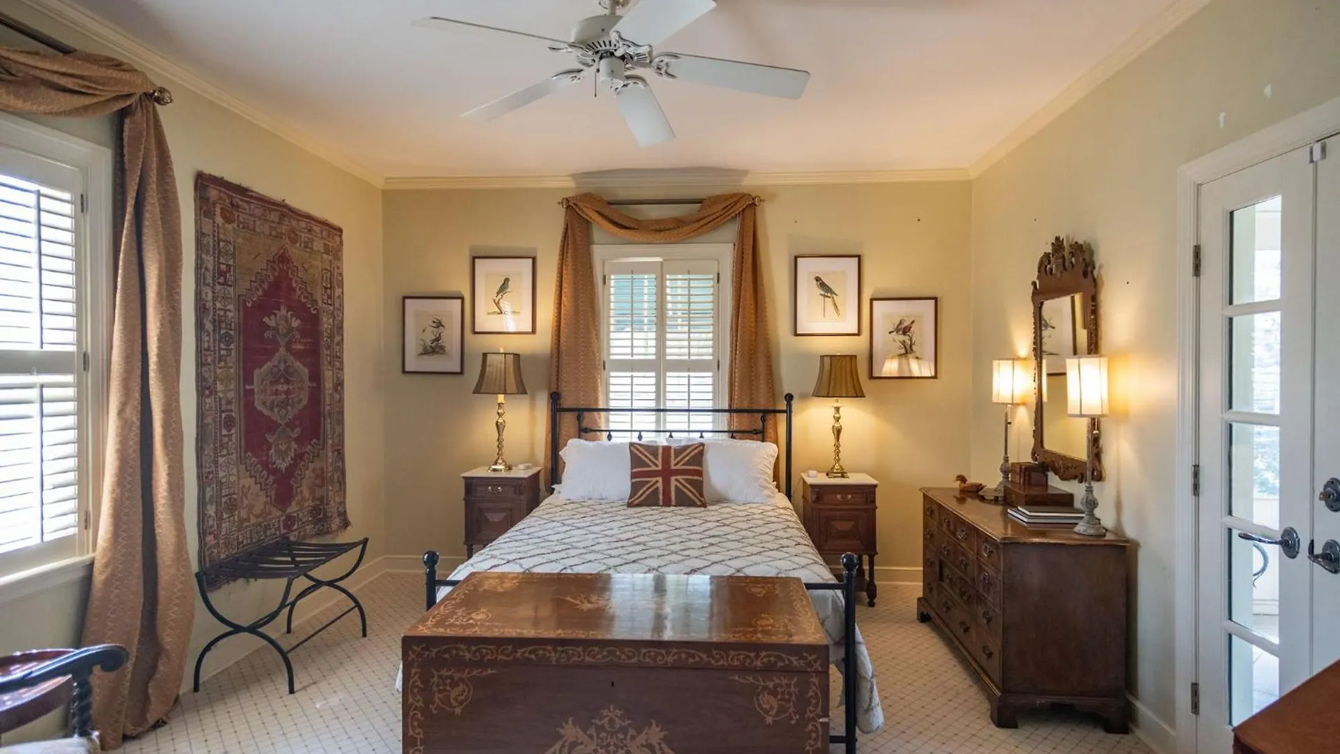Вилла Classic Central Memphis Four Bedroom Home
