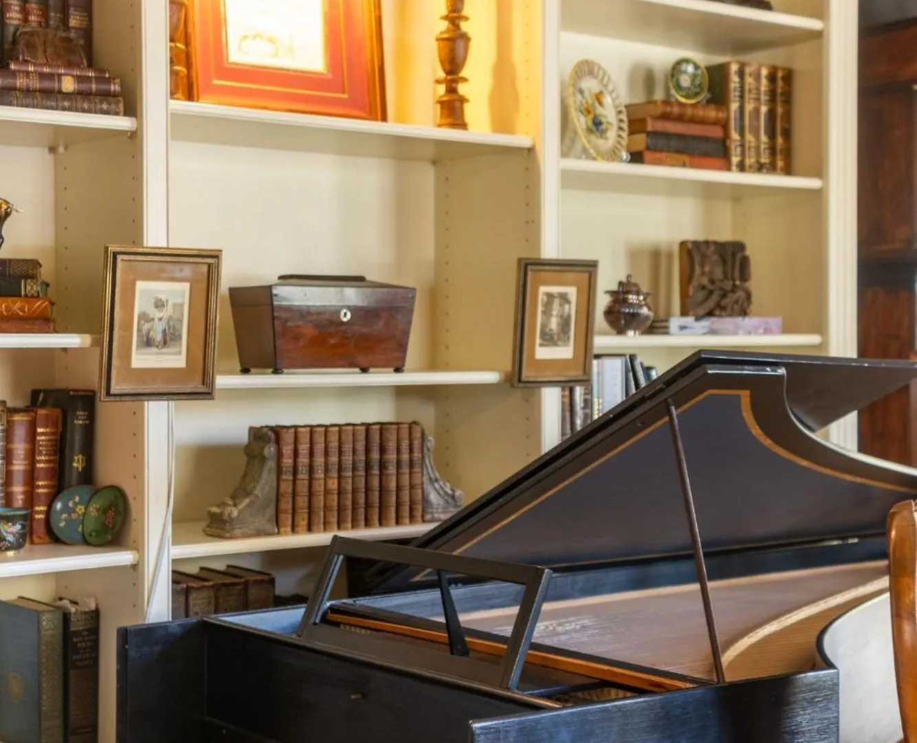 Вилла Classic Central Memphis Four Bedroom Home